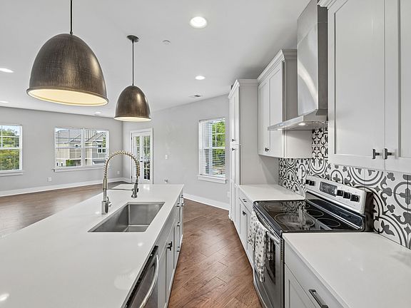 3rd image of 5608 Morrow Rd