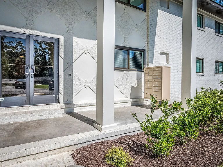 4036 Ohear Ave — Photo 2