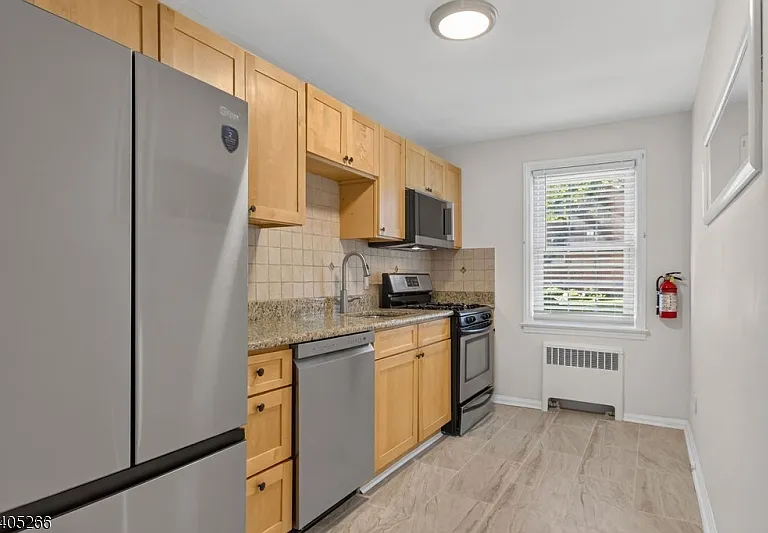 390 Morris Ave #35 — Photo 1