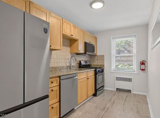 390 Morris Ave APT 35, Summit, NJ 07901
