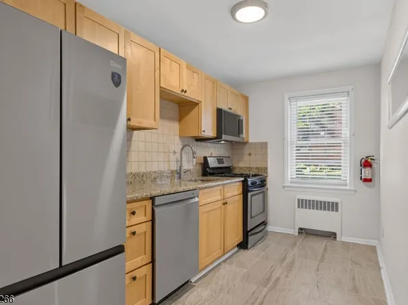 390 Morris Ave APT 35, Summit, NJ 07901