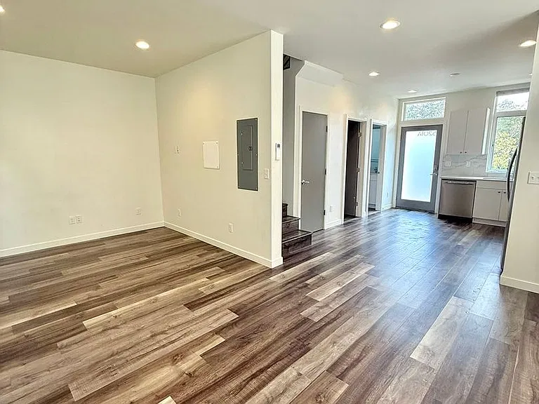 5203A Ravenna Ave NE — Photo 3