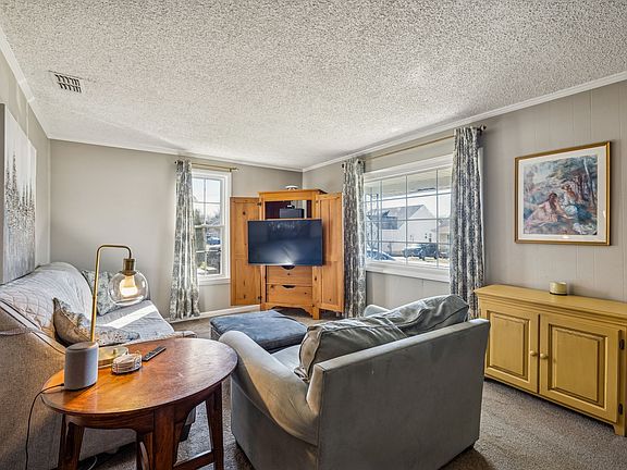 4th image of 213 21st Ave W