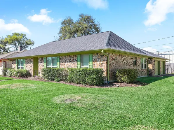 3002 Village Ln, Deer Park, TX 77536