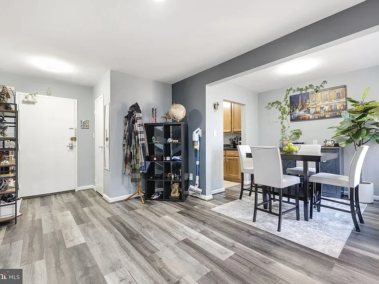 5112 Macarthur Blvd NW #209 — Photo 6