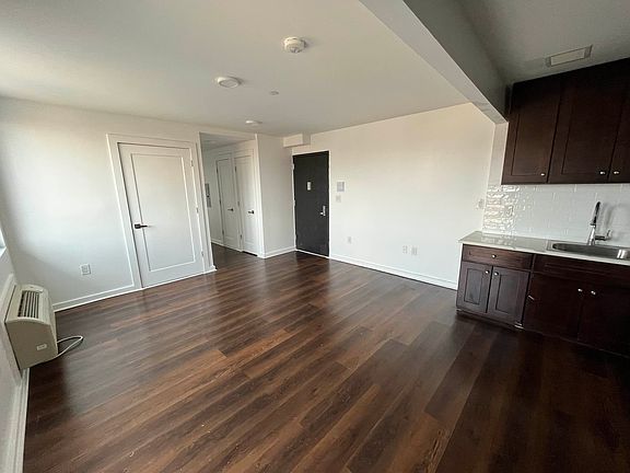 3rd image of 874 Willoughby Ave #703