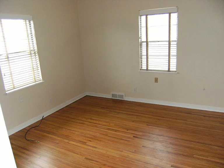 4816 Cass St — Photo 10