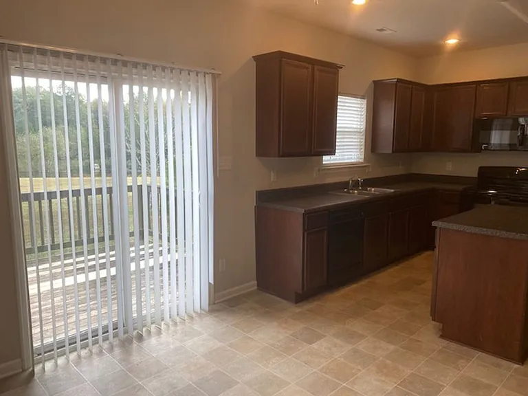 203 Linfoot Ct — Photo 11