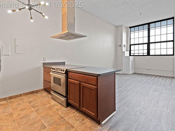 3rd image of 6533 E Jefferson Ave APT 504T