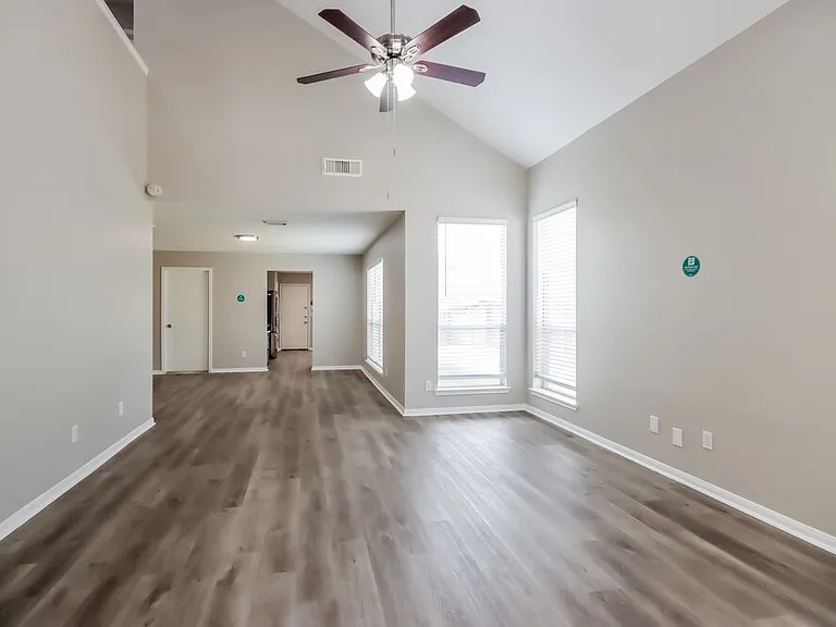 2802 Fox Mountain Dr — Photo 4