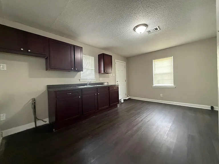 284 Gaston Ave — Photo 3