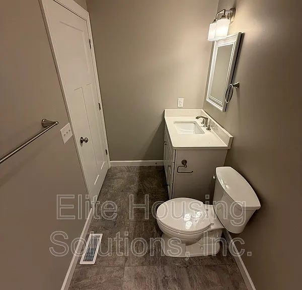 445 S 14th St — Photo 9