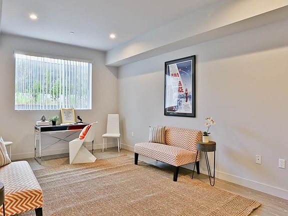 2nd image of 727 Wilcox Ave Unit 204