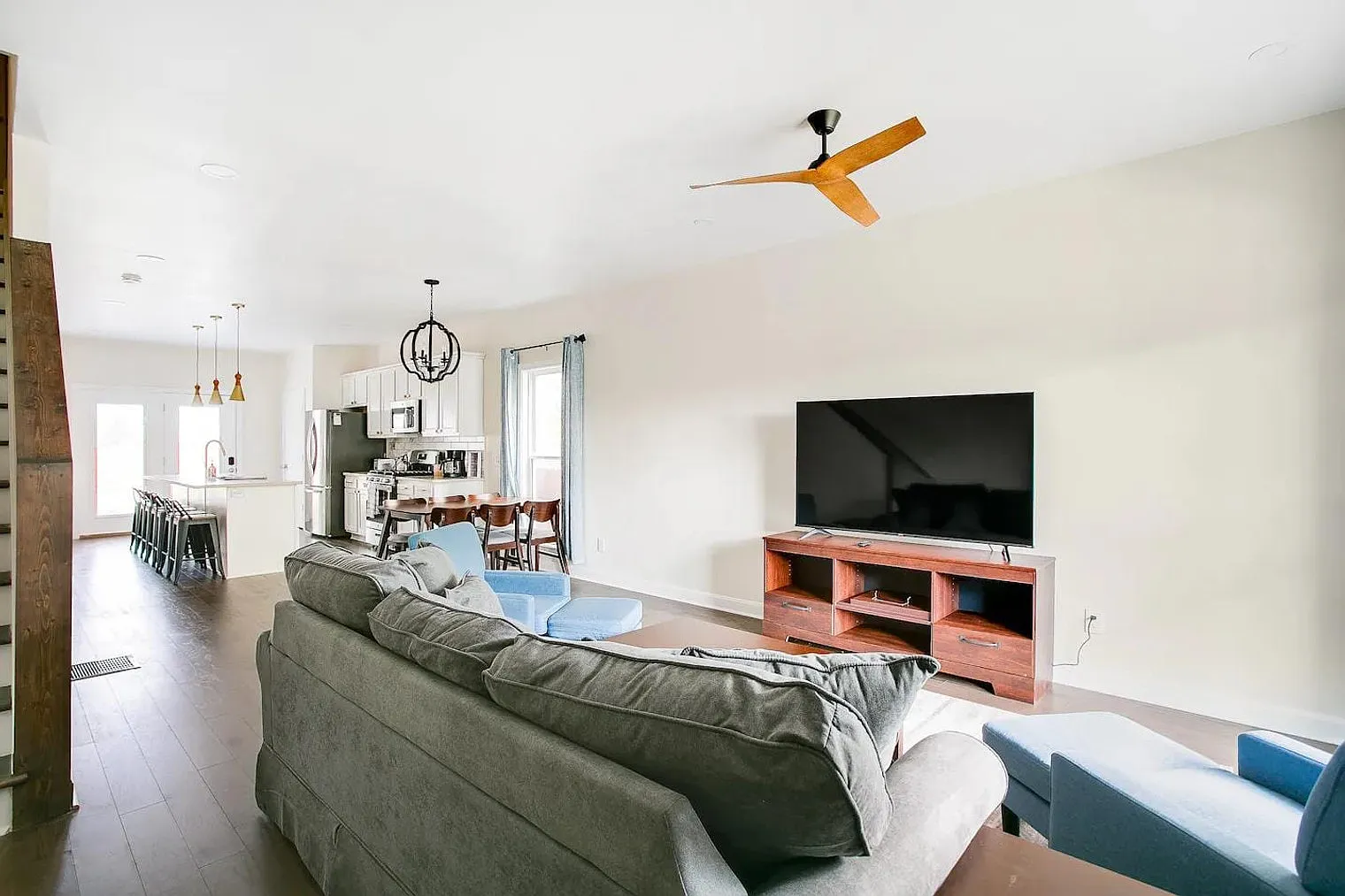 3 bed, 2.0 bath, 1496 sqft, $4,845 — Photo 2