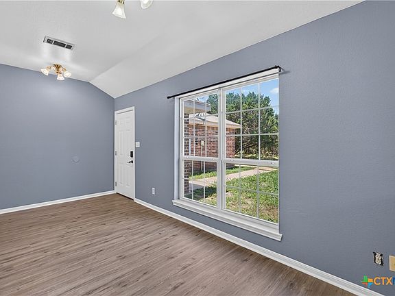 5th image of 815 Rocky Ln
