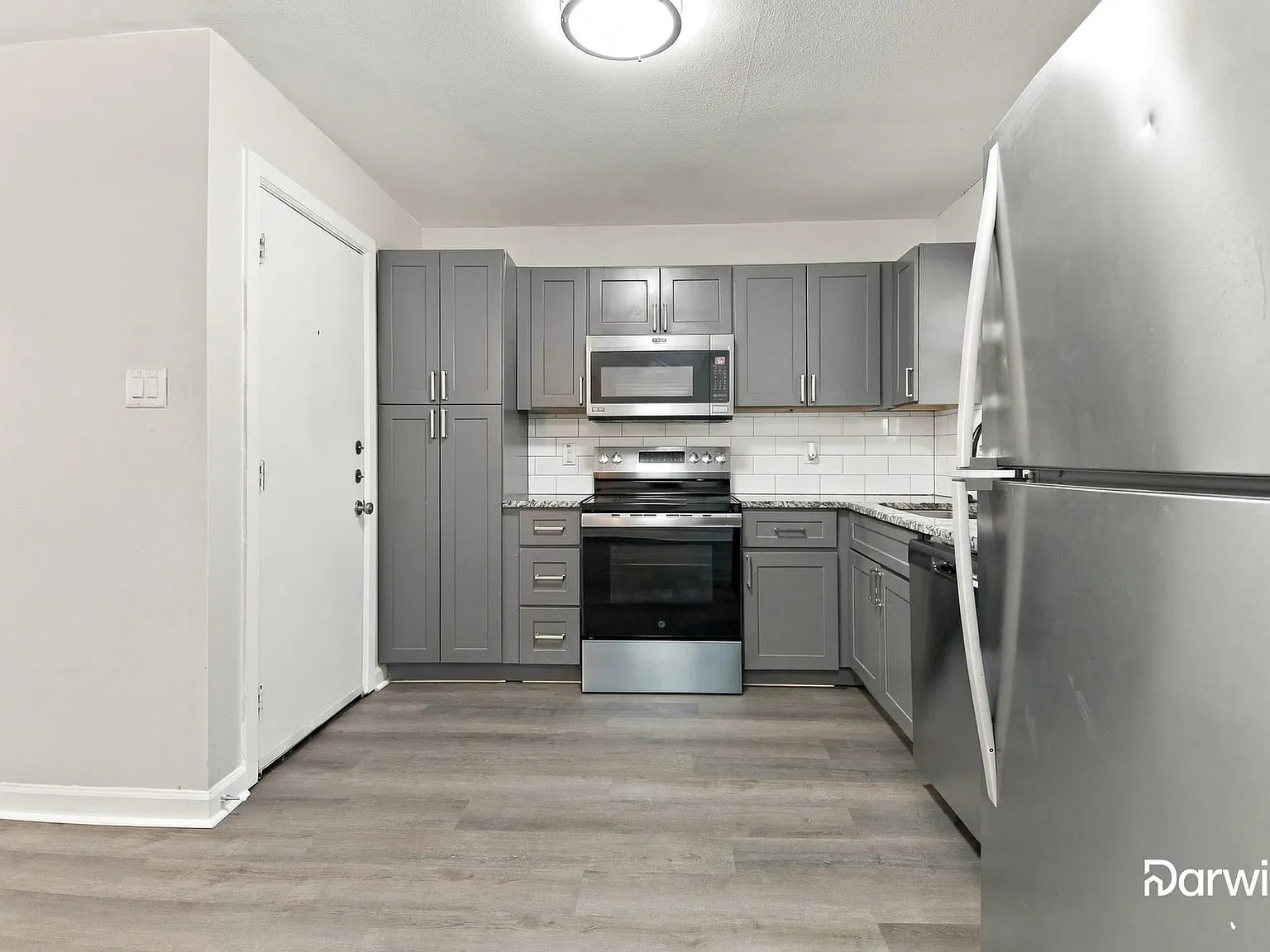 3 bed, 1.5 bath, 1046 sqft, $1,810 — Photo 2