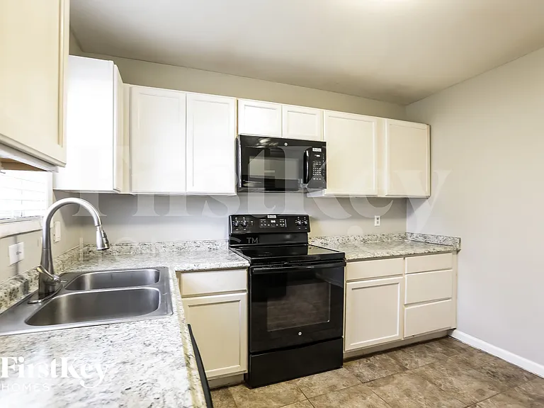 5128 N Palmer Ave — Photo 6