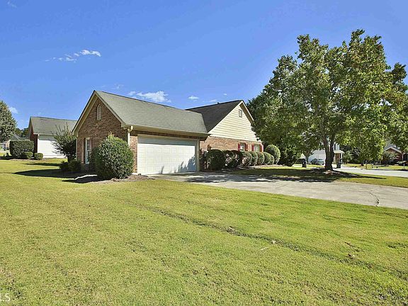 3rd image of 105 Woodstream Way