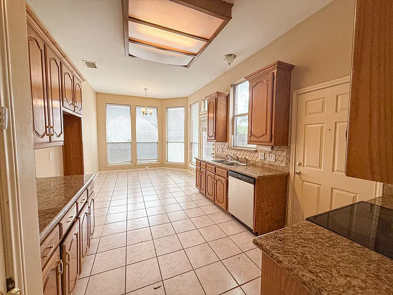 8902 Bayshore Ln — Photo 5
