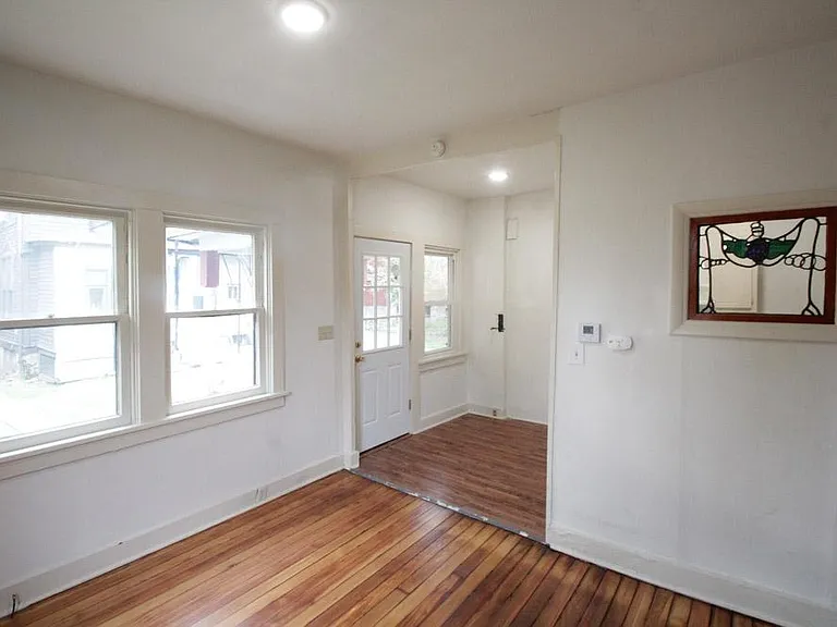 442 Franklin Ave — Photo 9