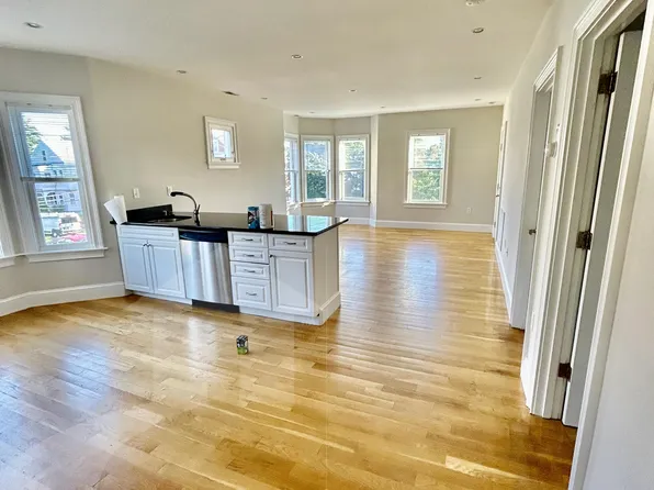 57 Greenleaf Ave, Medford, MA