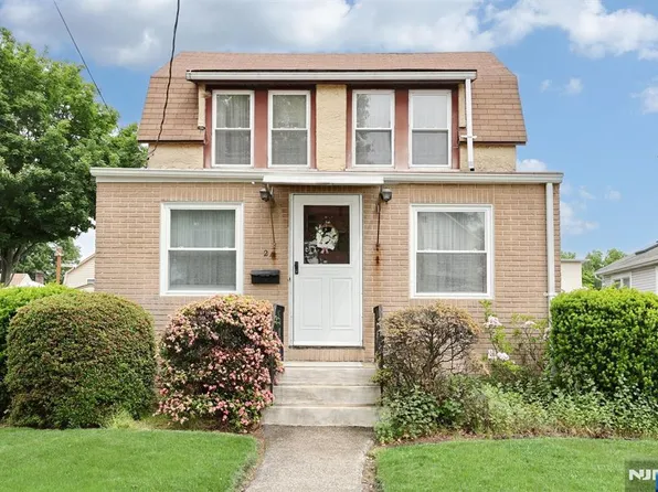 24 Erie St, Dumont, NJ 07628