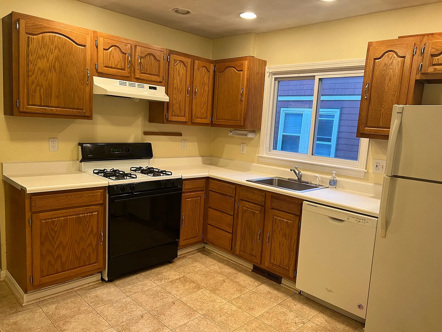2 bed, 1.0 bath, 1000 sqft, $2,800 — Photo 2