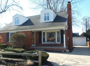 745 Vernier Rd, Grosse Pointe Woods, MI 48236
