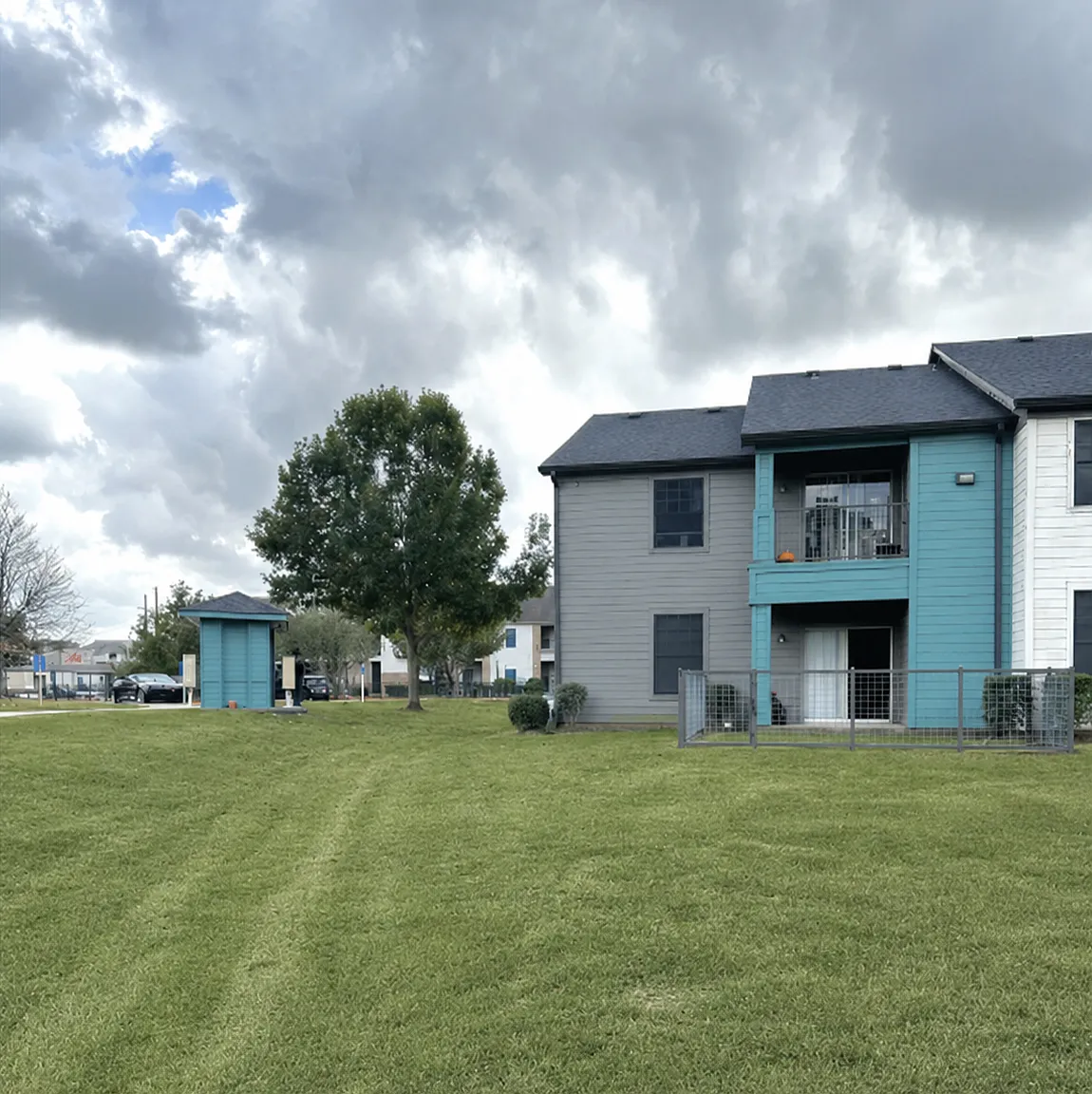 Lakeside Apartments — Photo 2