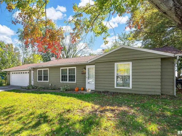 5839 N Andover Ct, Peoria, IL 61615
