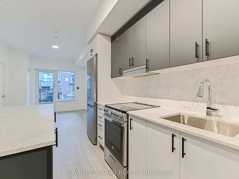 5105 Hurontario St #104 — Photo 11