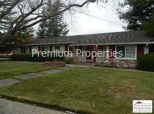 1 Ross Dr, Moraga, CA