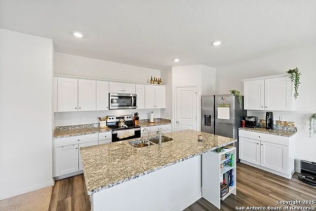 4 bed, 3.0 bath, 2261 sqft, $2,300 — Photo 4