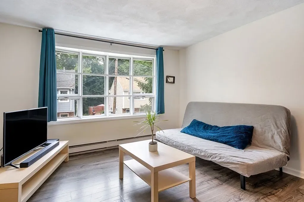 3 bed, 1100 sqft, $3,000 — Photo 2