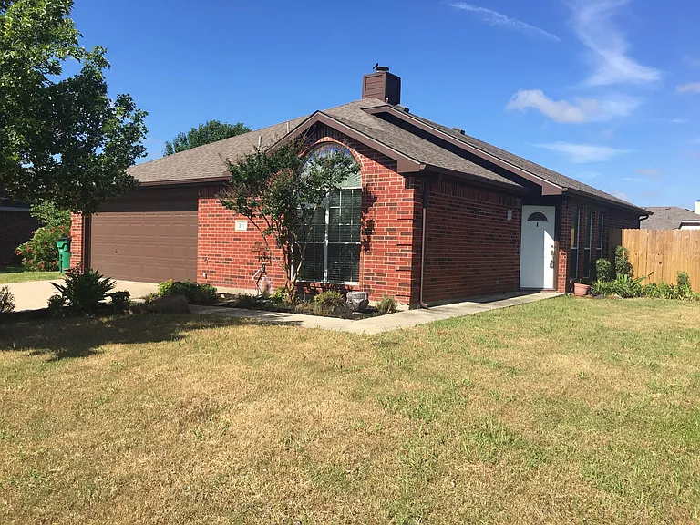 311 Tolleson Dr — Photo 1