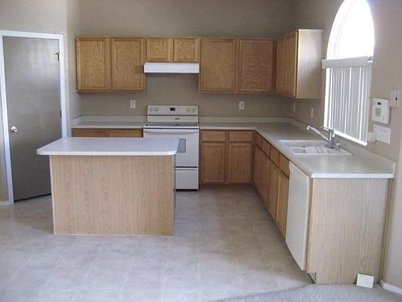 4th image of 4910 E Meadow Land Dr
