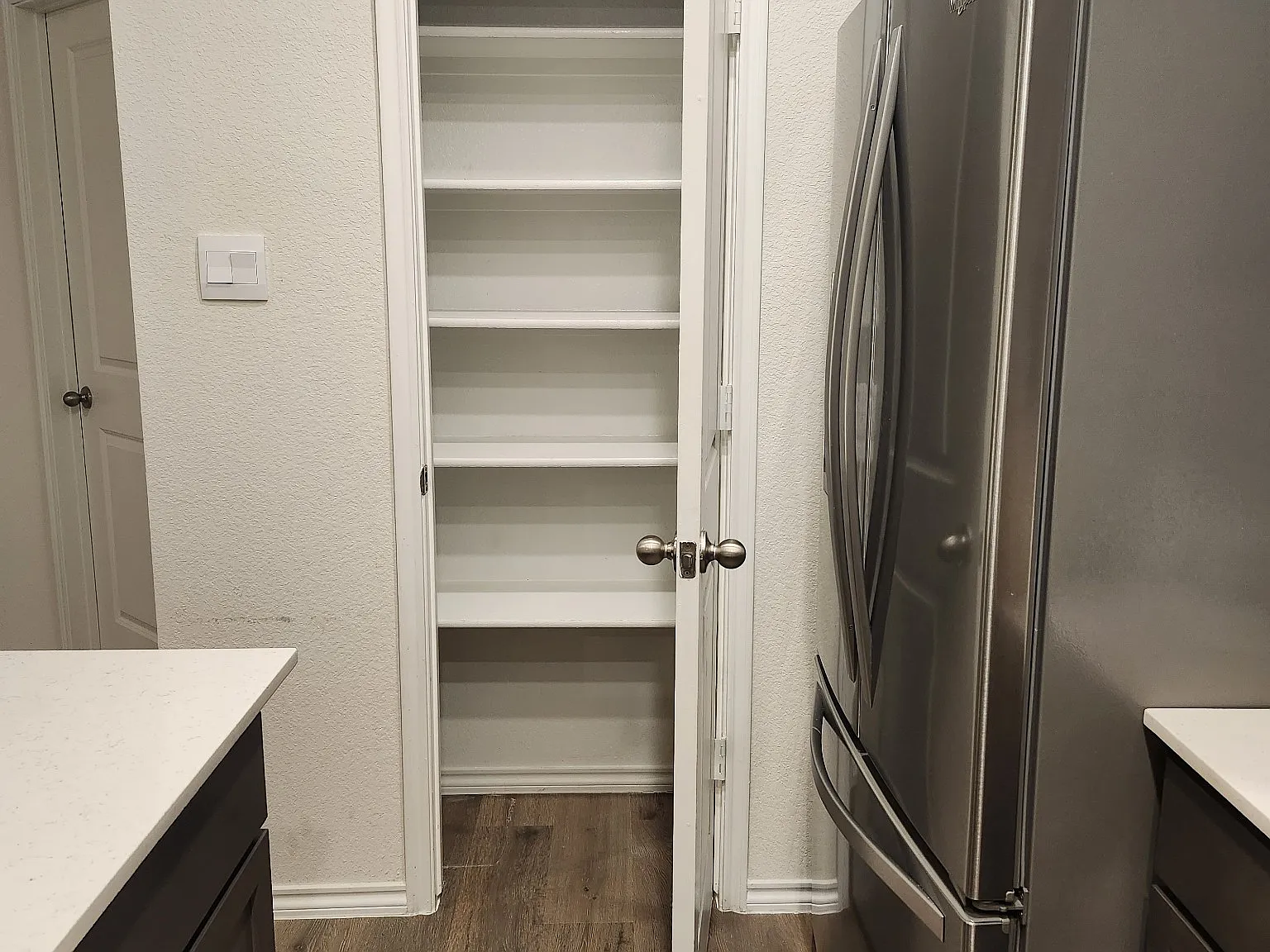 3 bed, 1259 sqft, $2,100 — Photo 4