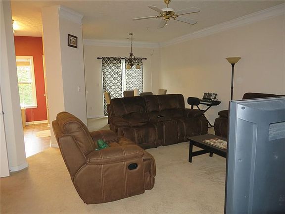 4th image of 204 Magnolia Leaf Dr