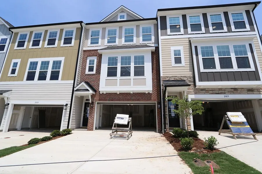 4 bed, 3.5 bath, 2227 sqft, $2,750 — Photo 1