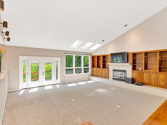 3rd image of 5848 N Park Rd