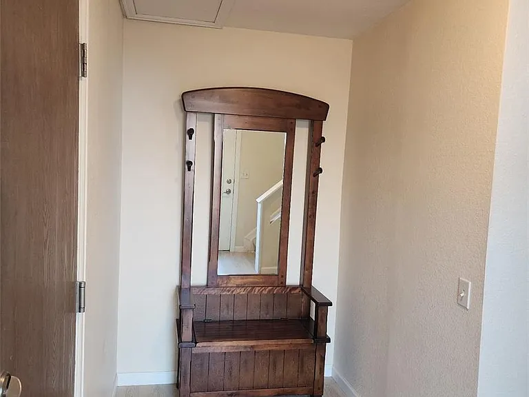 9225 Clermont Dr — Photo 7