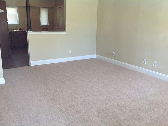 2nd image of 1301 Lorraine Ln