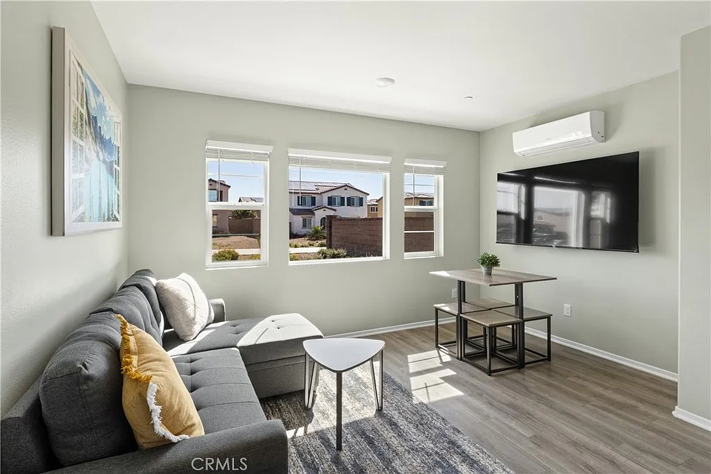 1 bed, 385 sqft, $1,850 — Photo 2