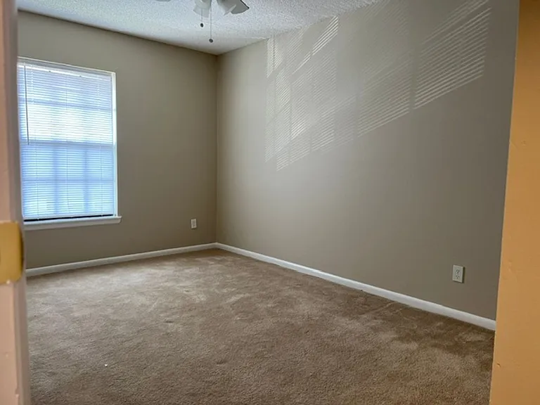 1514 Manor Dr NE — Photo 8