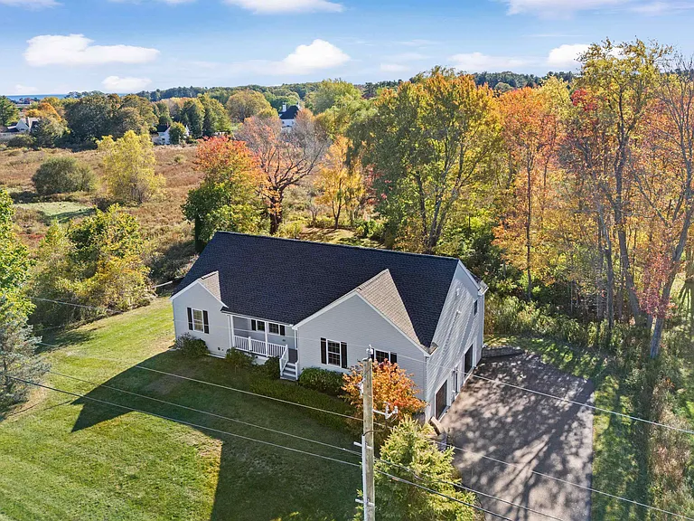 22 Maple Rd — Photo 4