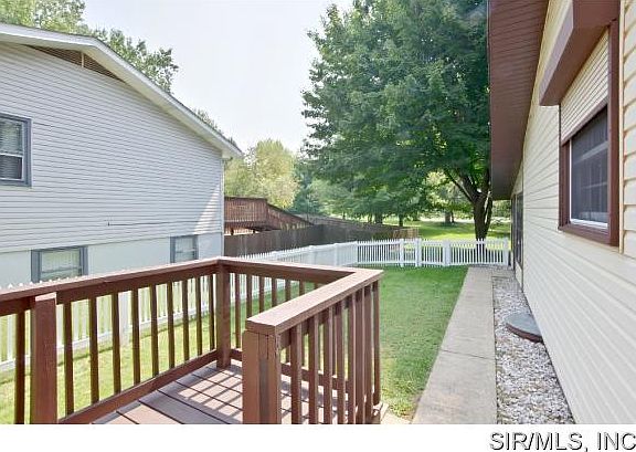 5th image of 72 S Meadow Ln