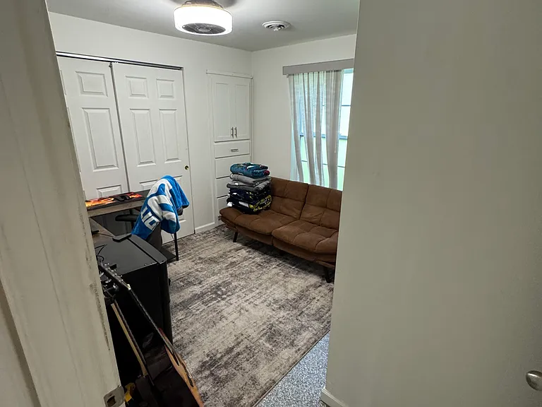 220 W Williams St — Photo 12