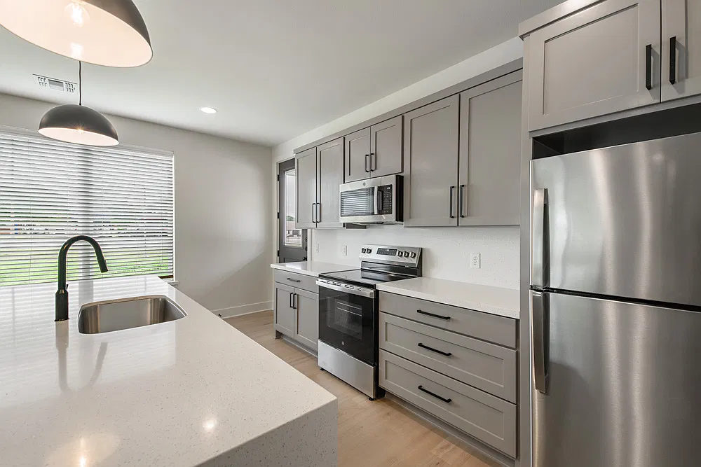 5 bed, 5.5 bath, 2400 sqft, $3,999 — Photo 4