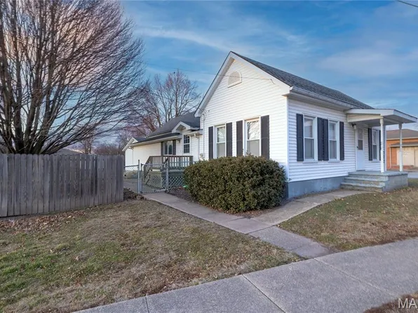 302 S Obannon St, Raymond, IL 62560