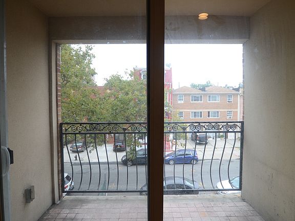 5th image of 221 Quincy St